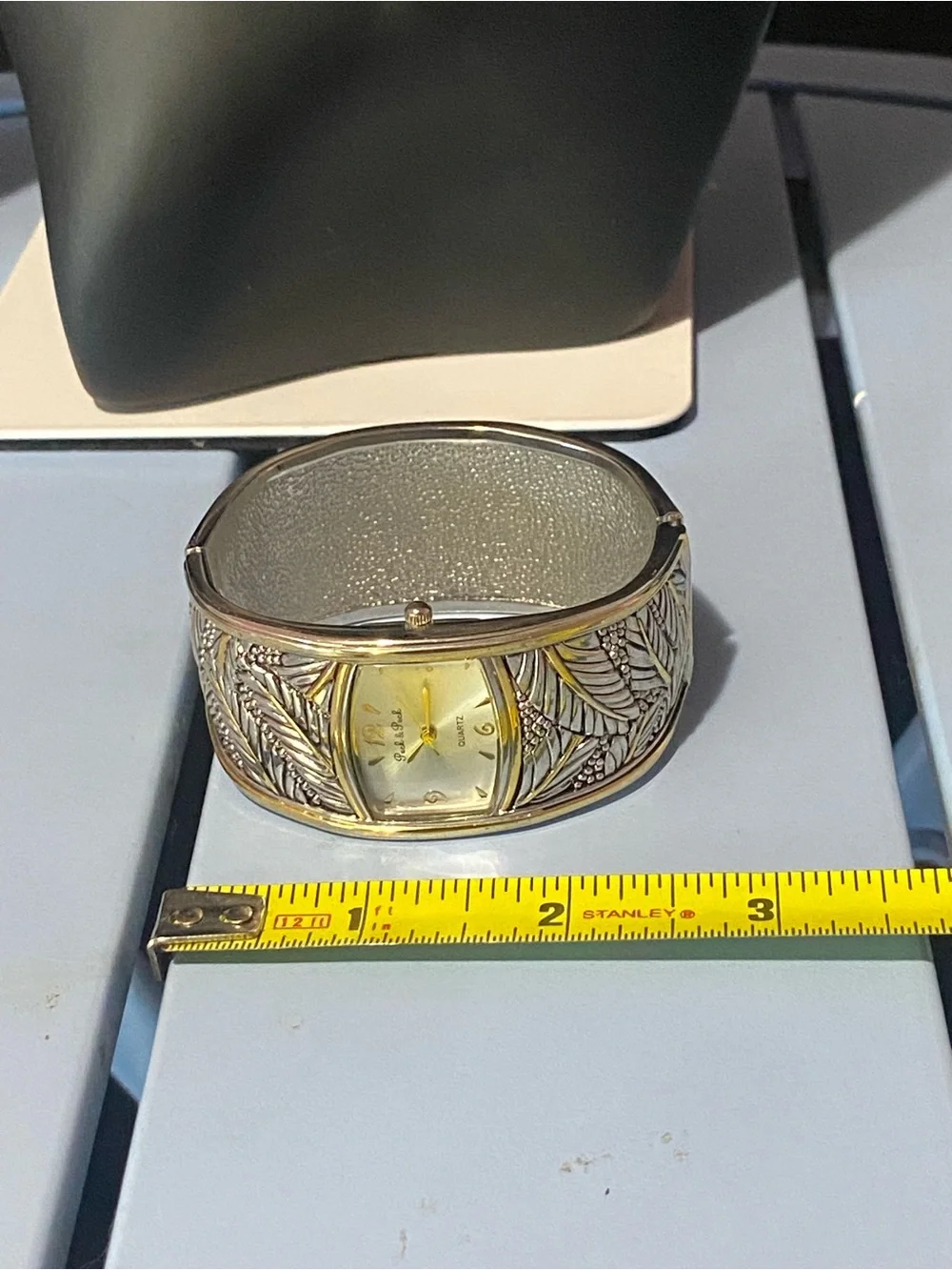 Vintage Peck & peck women’s bangle watch bracelet leaf design